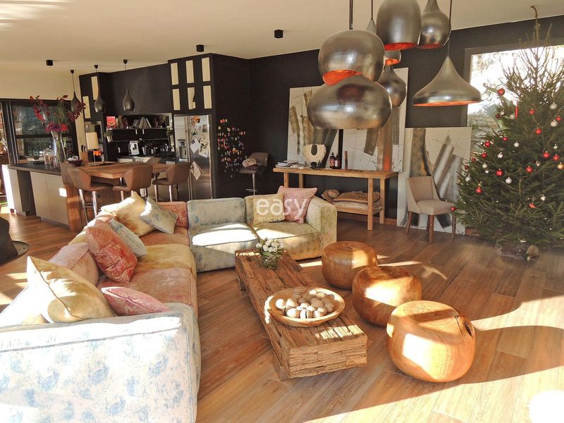 To Propose a Suitable Location for Filming Purposes